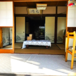 光差し込む窓際
